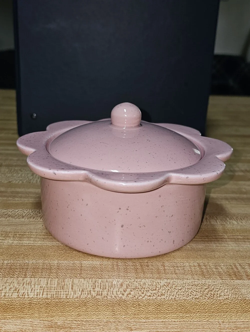 Pink Ceramic Flower-Edge Covered Casserole Dish